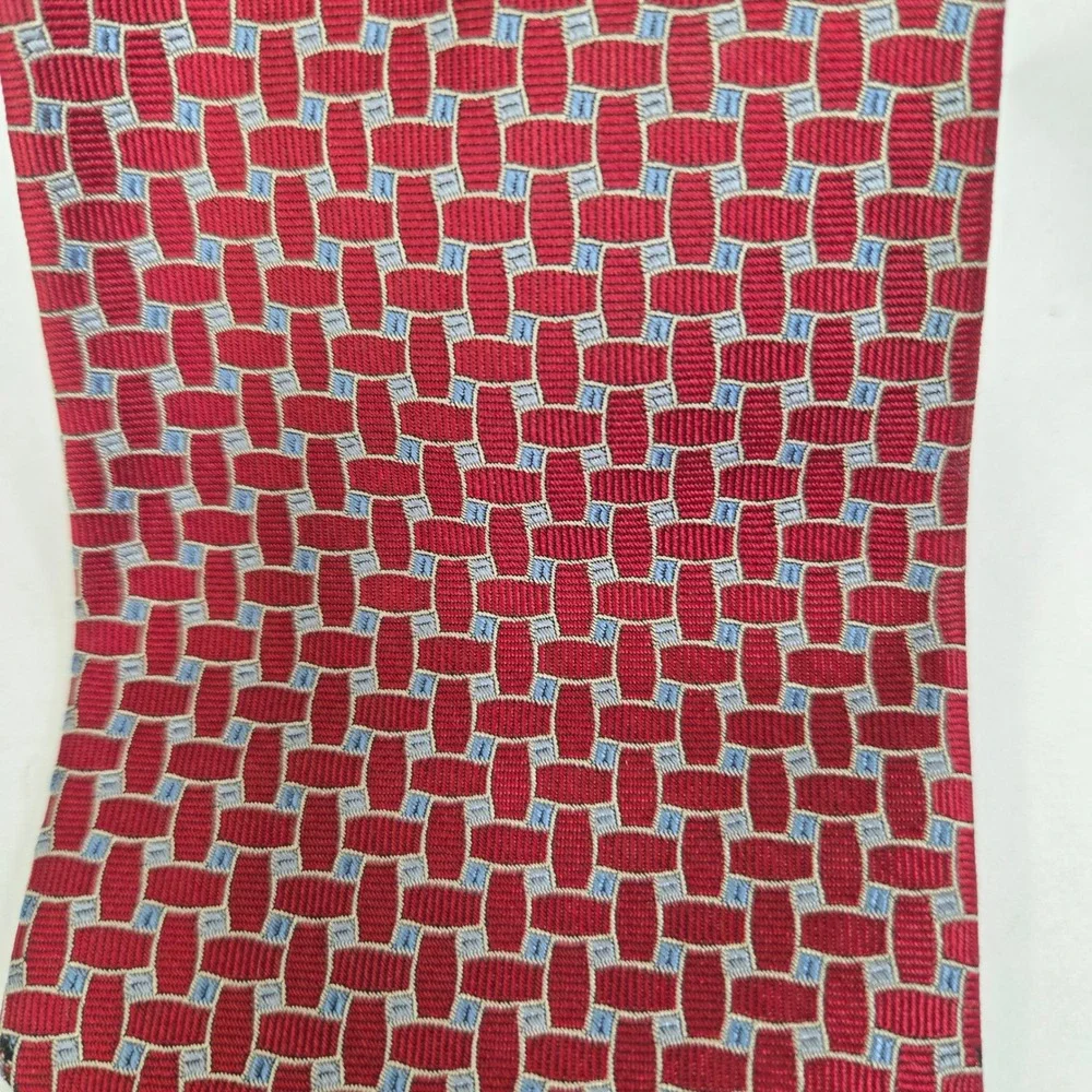 Brooks Brothers 346 Mens Silk Necktie Burgundy Red Geometric Basketweave Tie